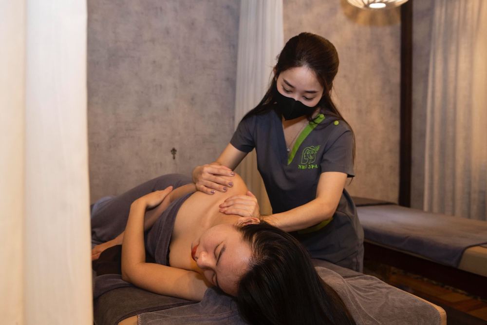 Hot Stone Massage Là Gì? Lợi Ích & Cách Thực Hiện Massage Đá Nóng Chuẩn 12 Quy Trình Thực Hiện Hot Stone Massage Tại Soul Care Spa & Nail