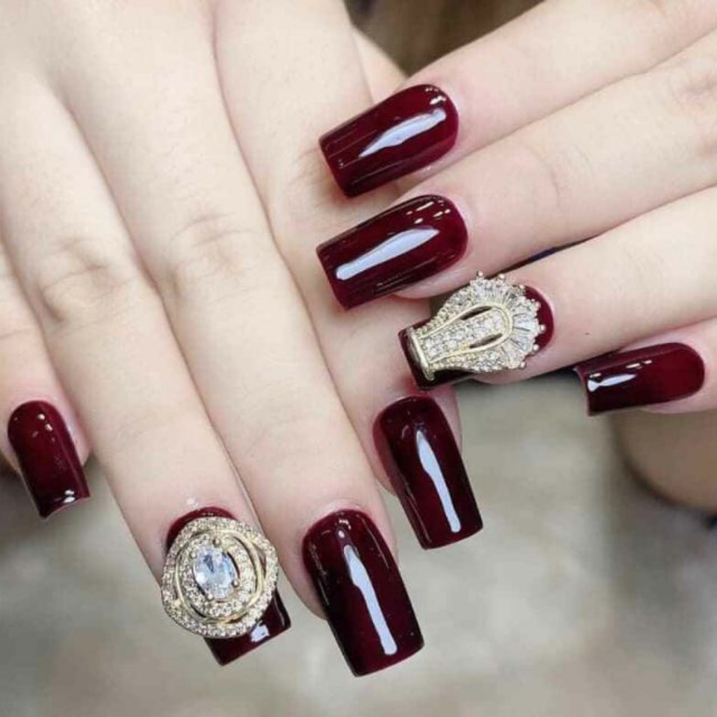 55+ Mẫu Nail Màu Đỏ Rượu Đẹp Quyến Rũ Cho Nàng 2025 22 Mẫu Móng Tay Đỏ Rượu Vang Kết Hợp Sơn Thạch