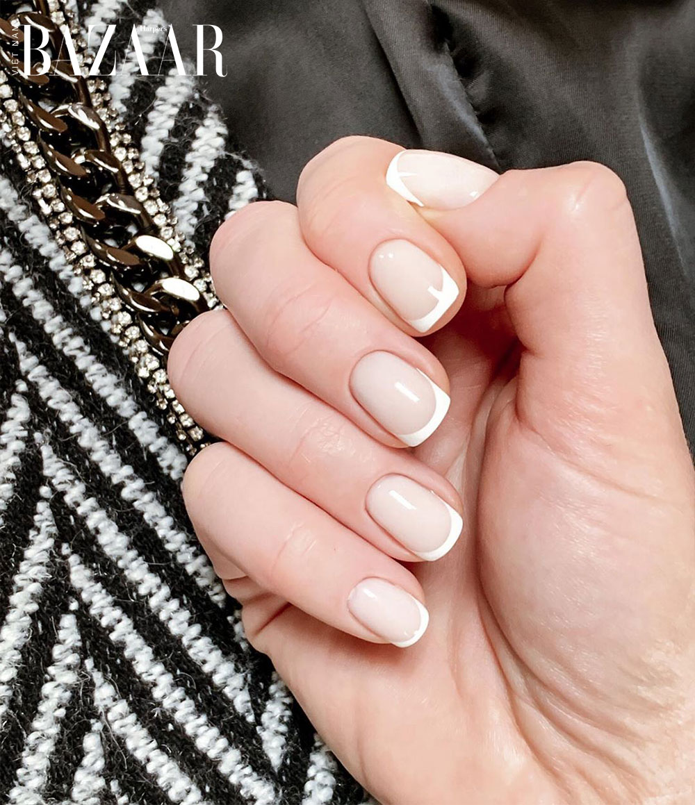 30+ mẫu nail cute đơn giản cho móng ngắn đẹp xinh hot trend mới nhất 2025 45 Mẫu nail móng ngắn kiểu Pháp (French nail)