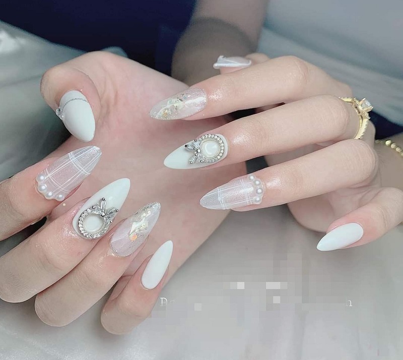 Top 50+ mẫu nail cô dâu thanh lịch giúp nàng nổi bật 40 Nail Cô Dâu Màu Trắng
