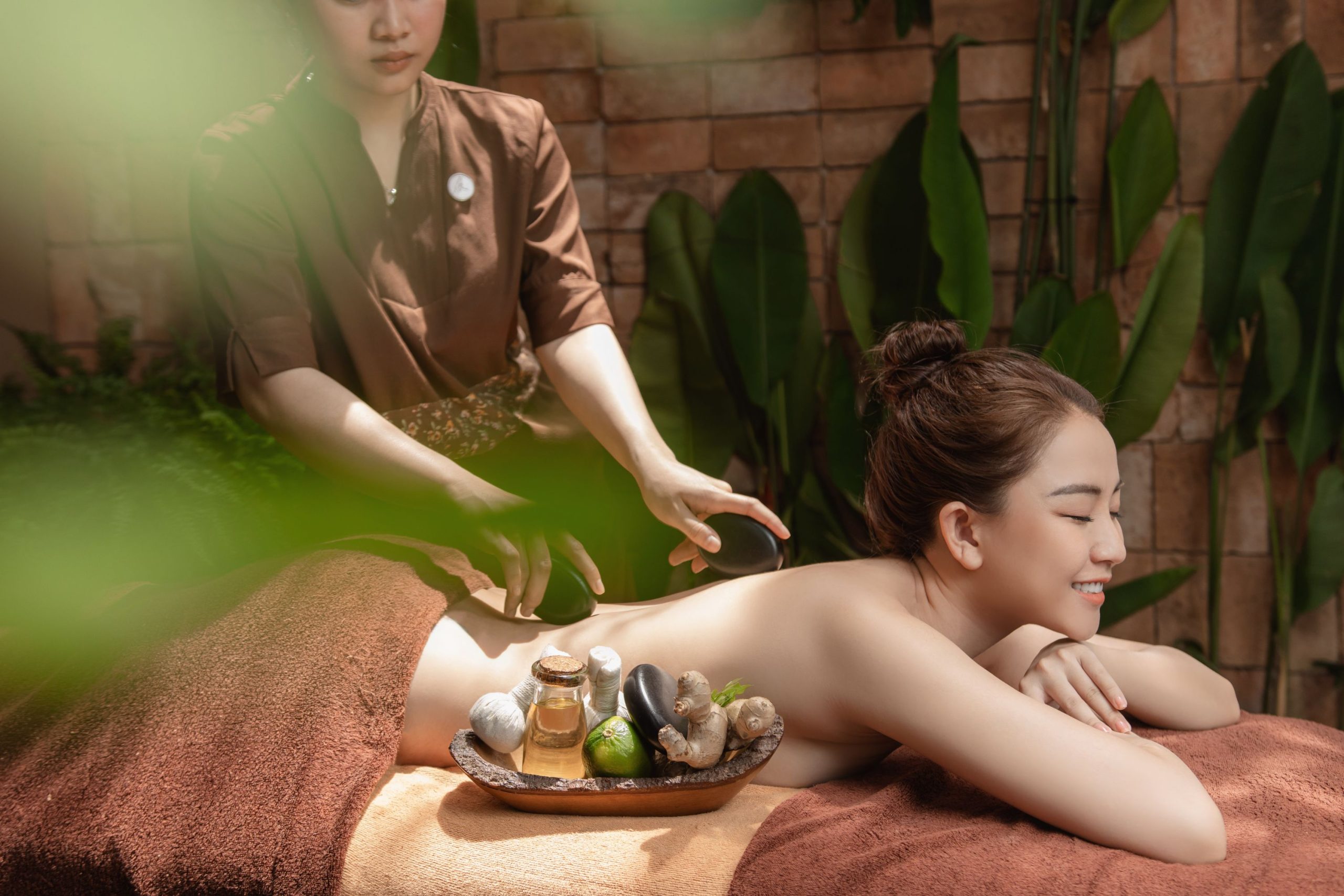 Hot Stone Massage Là Gì? Lợi Ích & Cách Thực Hiện Massage Đá Nóng Chuẩn 8 Quy Trình Thực Hiện Hot Stone Massage Tại Soul Care Spa & Nail