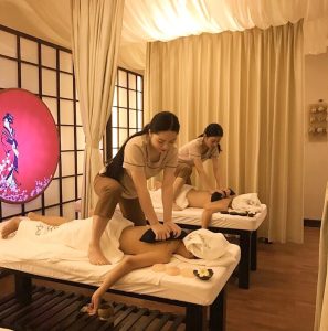 10+ Best “Massage Near Me” Places in District 1, Saigon for Total Relaxation 79 Thực Hiện Massage Cổ Vai Gáy